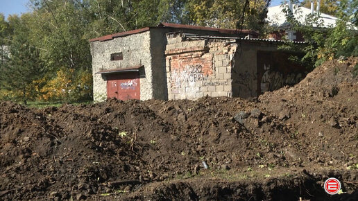 Ты не пройдёшь! Во время ремонта сетей в Ревде засыпан вход в частный гараж