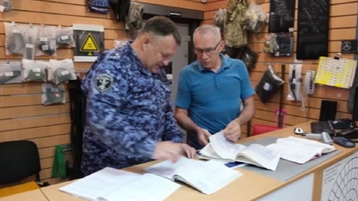    В Курске проверили магазины по продаже оружия