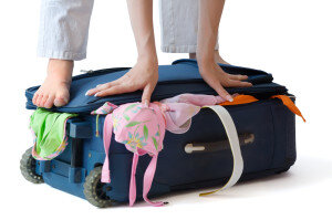 Отпуск – время для отдыха души и тела, путешествий и демонстраций нарядов. Только вот как эти наряды уместить в один чемодан?