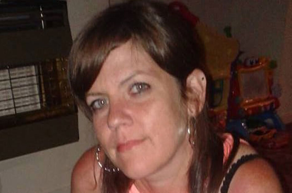 Умершую от холода 38-летнюю мать четверых детей Элейн Морралл нашли в ее доме в Ранкорне. Женщина оделась в пальто и шарф, но утепление не помогло. Фото отсюда. 