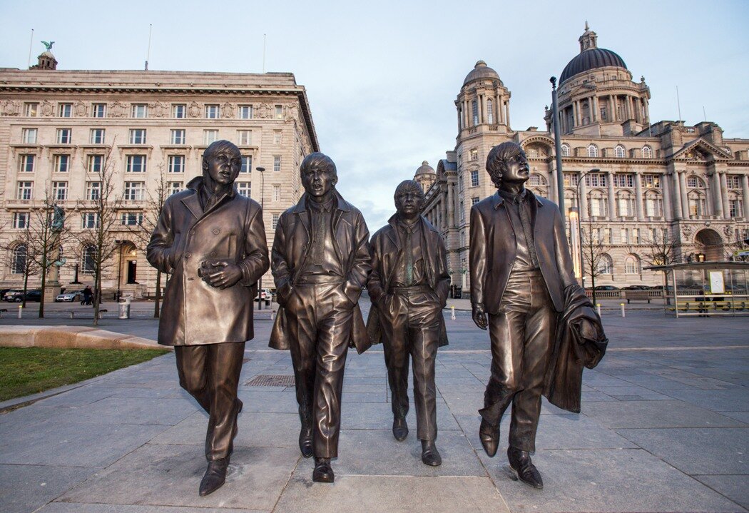 Монумент группа. Памятник Beatles в Ливерпуле. Памятник группе Битлз в Ливерпуле. Памятник Битлз Великобритания. Памятник ливерпульской четверке.