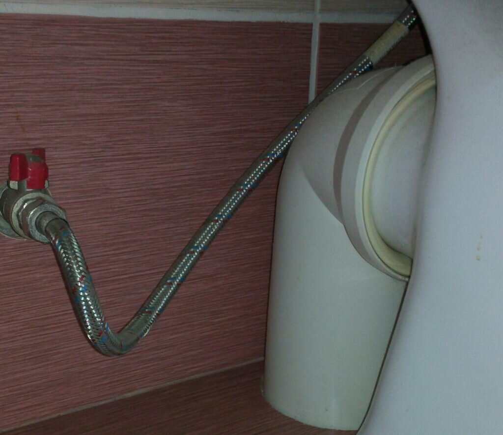 Смазать герметиком