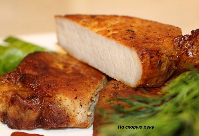 Стейк из свинины, жаренный на обычной сковороде 