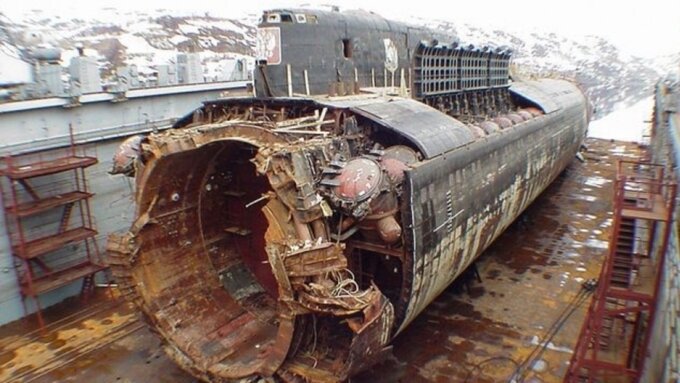 Поднятый со дна К-141 «Курск» после крушения