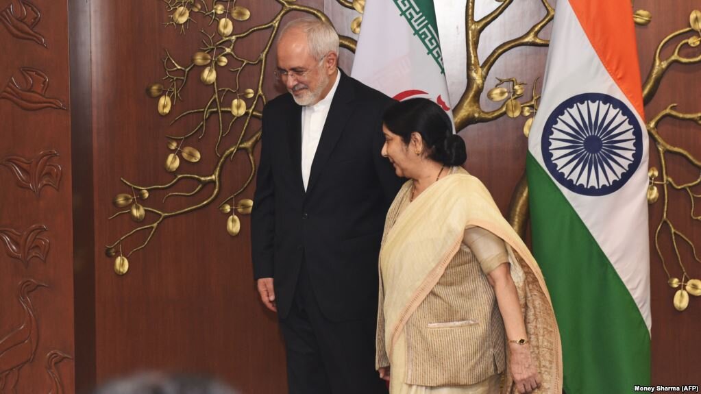 Indian Foreign Minister Sushma Swaraj (right) talks with Iranian counterpart Mohammad Javad Zarif in New Delhi.