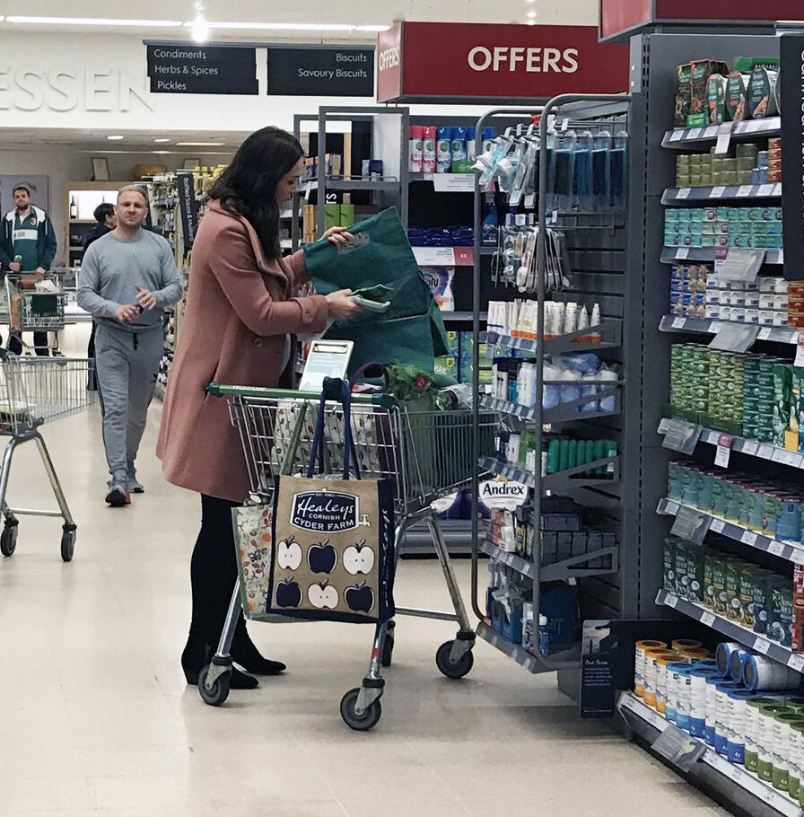 Кейт в супермаркете, апрель, 2018 г.