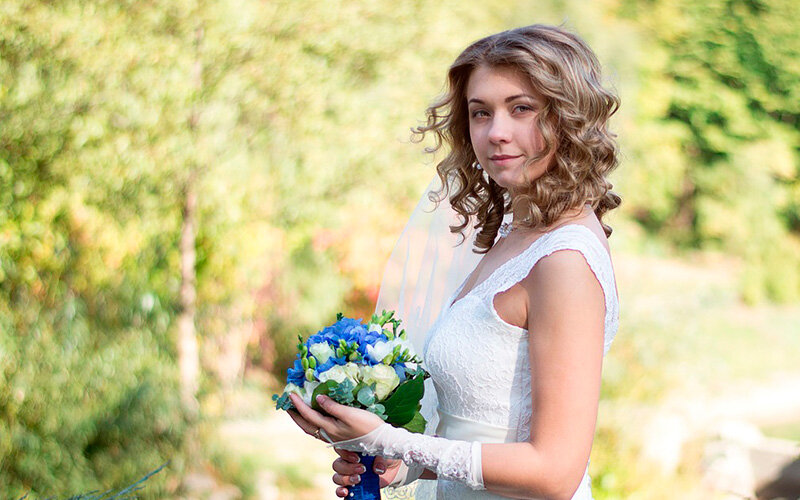 Свадебные прически на средние волосы: стильные, небрежные, строгие, женственные