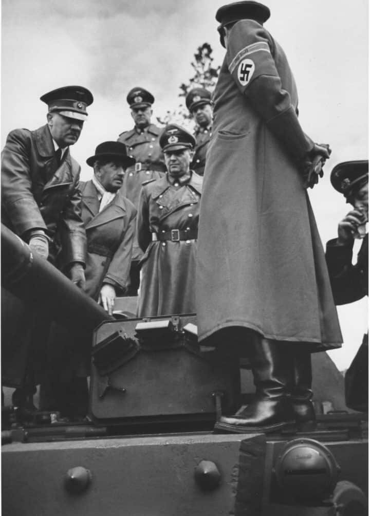 Презентация танка А.Гитлеру