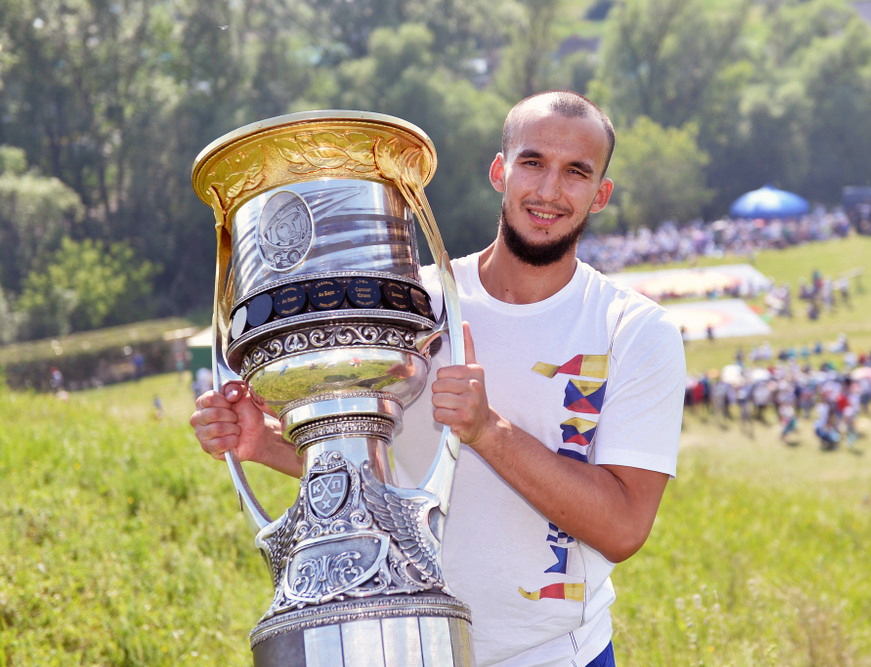 Эмиль Гарипов привёз Кубок Гагарина на сабантуй