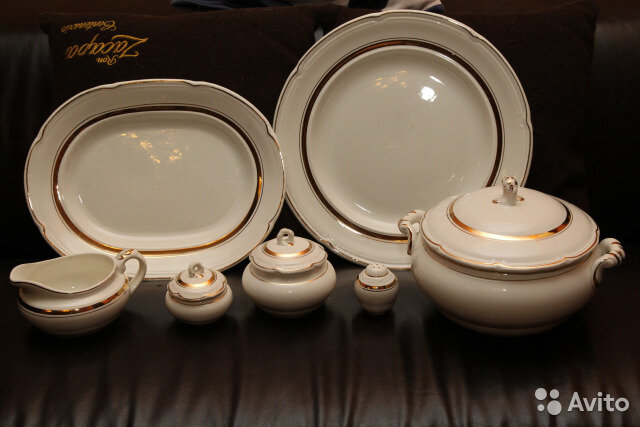 Вот он, голубчик, - конаковский фаянс с золотом.