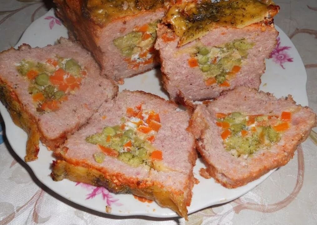 Мясной хлеб с овощной начинкой