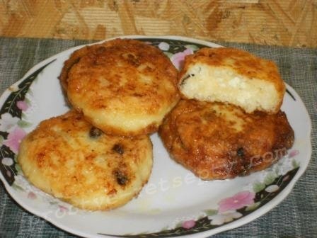 Пышные сырники с изюмом