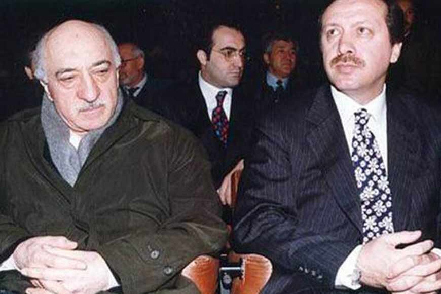 Фетхуллах Гюлен (слева) и Тайип Эрдоган некогда были близкими соратниками