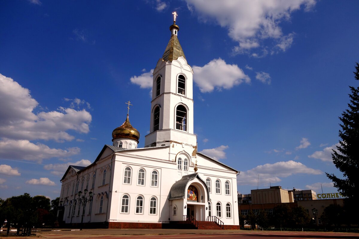 Алексеевка белгородская солнечный. Церкви Алексеевки Белгородской области. Алексеевка (город, Белгородская область). Алексеевка Церковь Троицы Живоначальной.