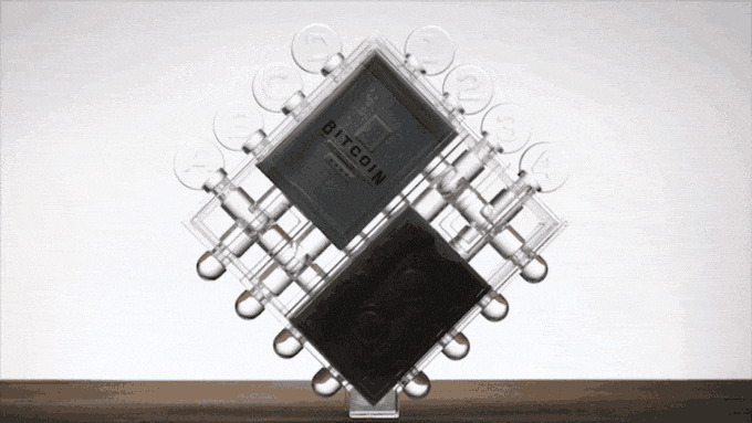 Шкатулка-головоломка с двумя колодами.