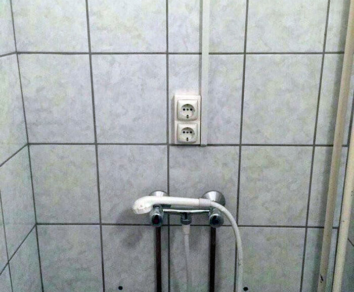 
Зато розетки всегда чистые.
