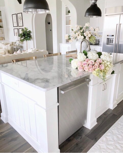 Столешница – каменная (мрамор или кварц)/@mytexashouse