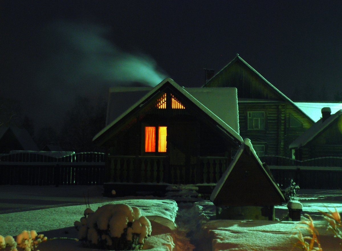 Почему нельзя ночью в баню. Баня в деревне зима. Баня в деревне ночью. Баня зимой ночью. Зима, баня ночь деревня.