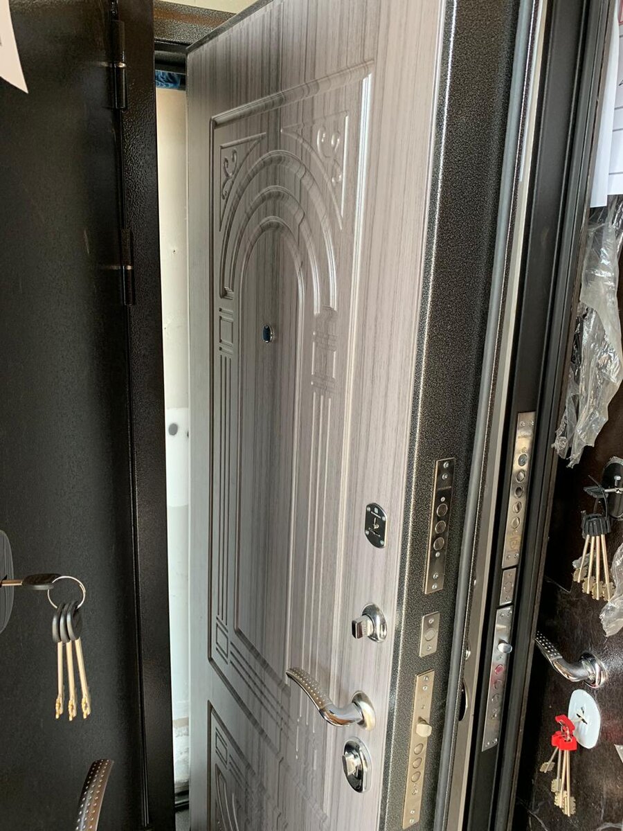 Дверь входная толстая