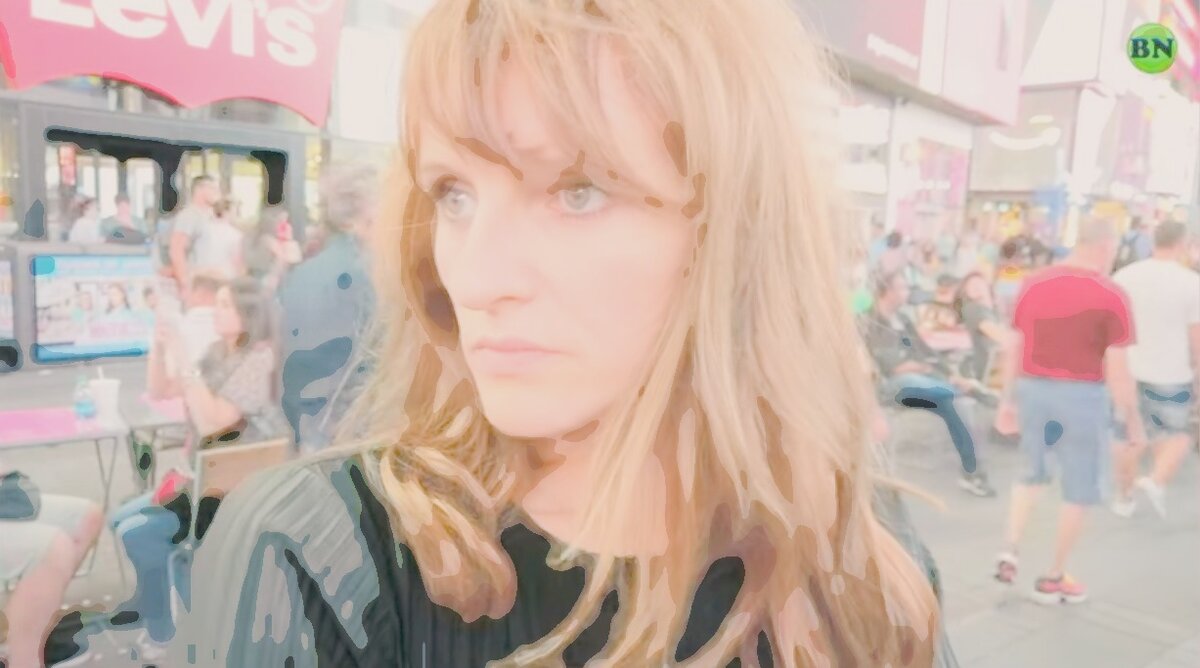 Рассказчица.