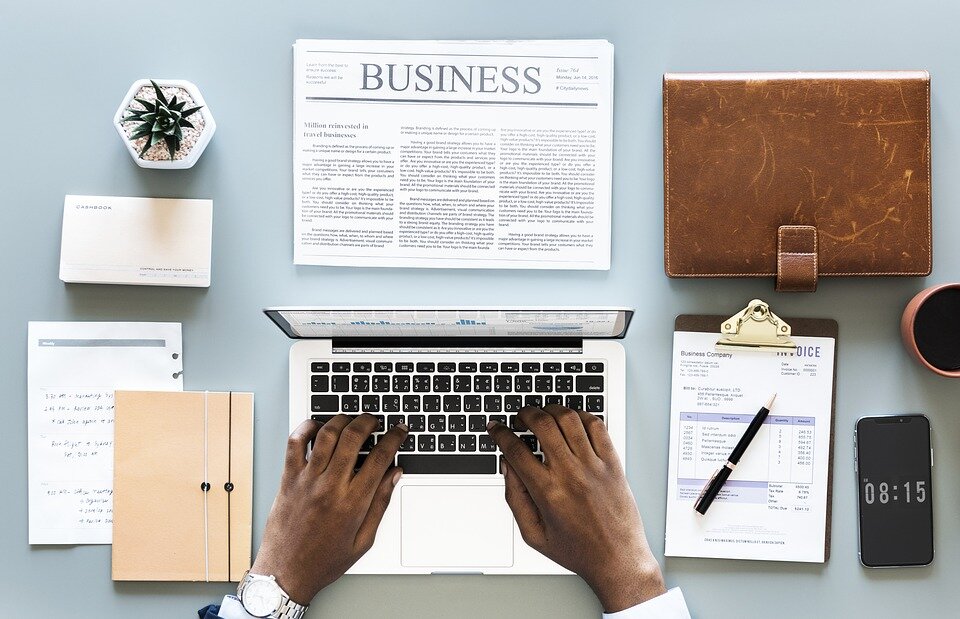 https://pixabay.com/photos/paper-business-accountant-3309863/