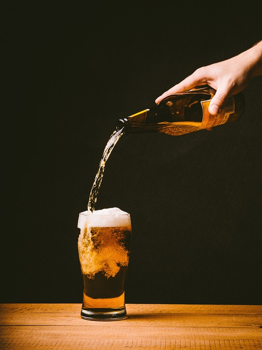 https://cdn.pixabay.com/photo/2015/06/24/13/31/beer-820011_960_720.jpg