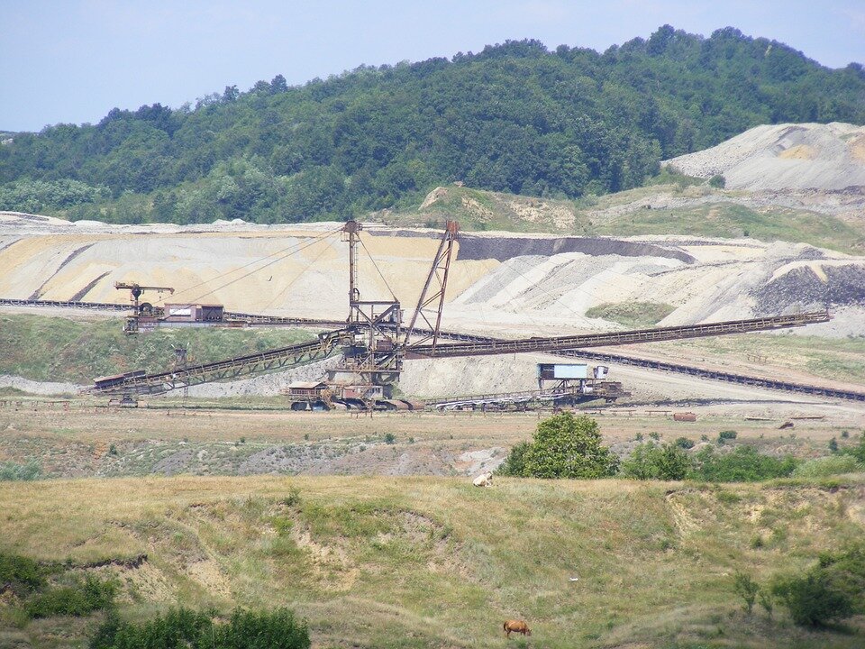 https://cdn.pixabay.com/photo/2013/03/01/17/52/industries-87150_960_720.jpg