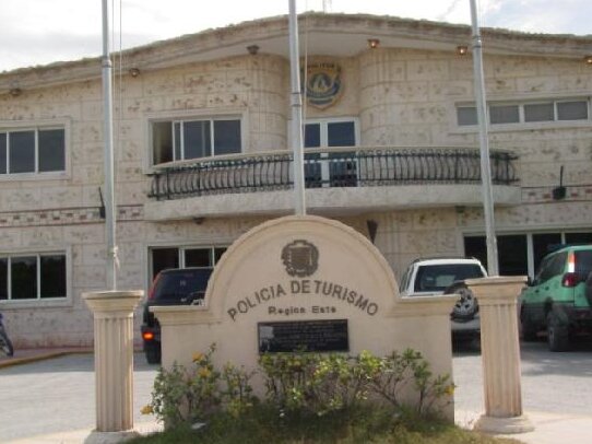 Главный зал для танцев с бубном и бюрократической машиной в Баваро