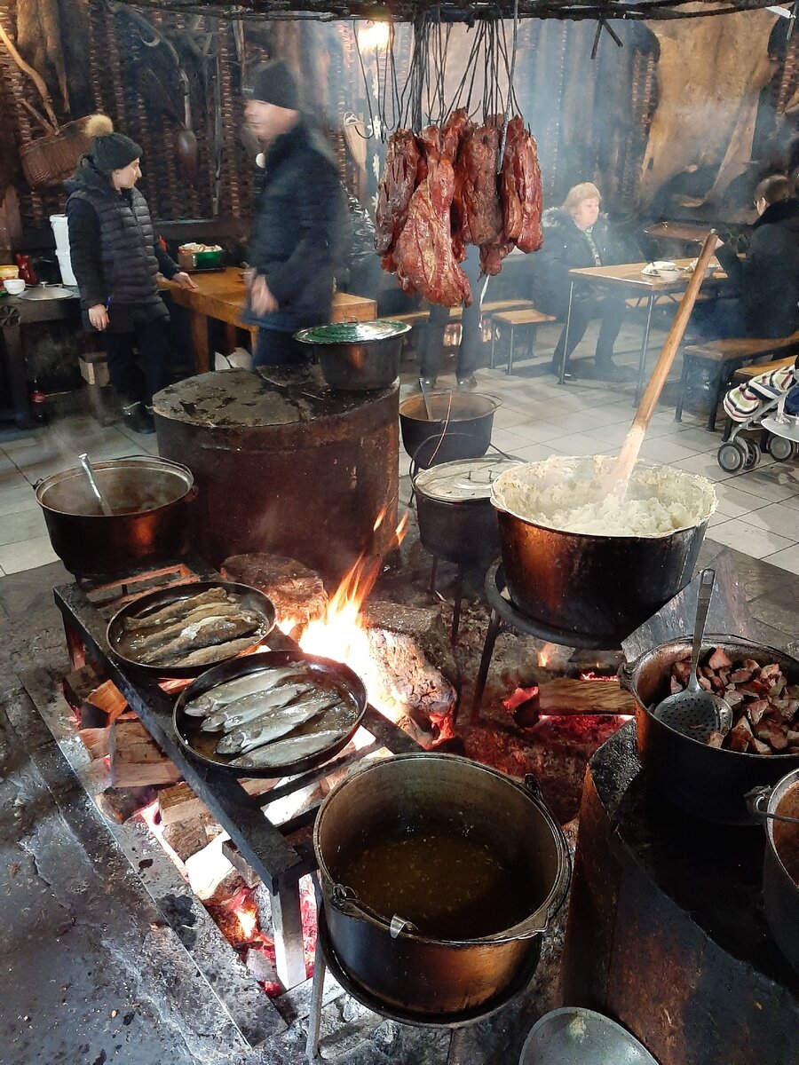 Абхазские блюда. Апацха мамалыга. Абхазская Национальная кухня. Абхазская кухня национальные блюда. Национальное блюдо абхазцев.