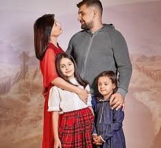 Баста с семьей