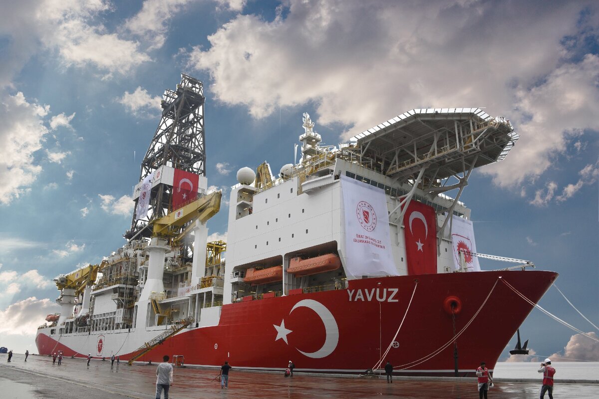 Турецкое буровое судно