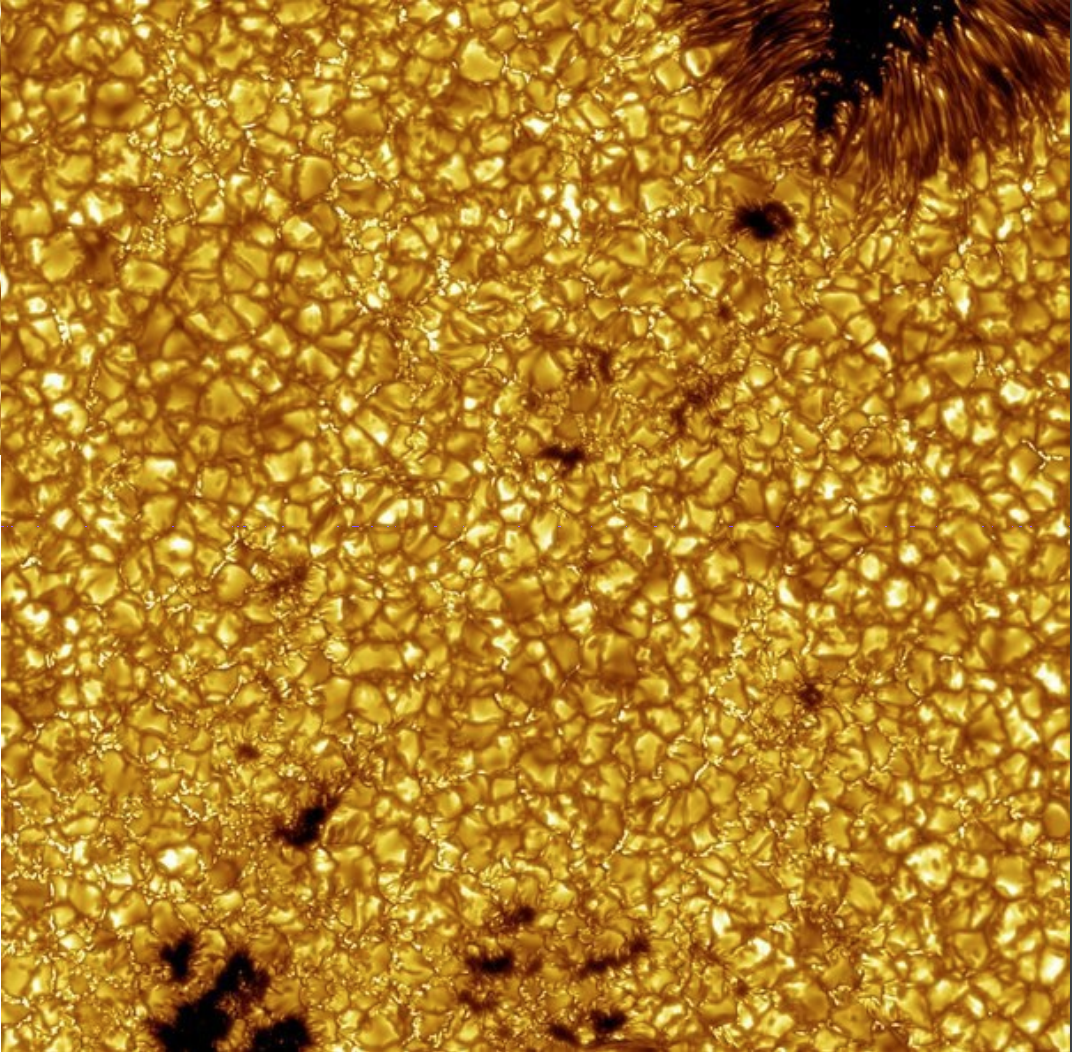 Солнце. Видна грануляция фотосферы. 