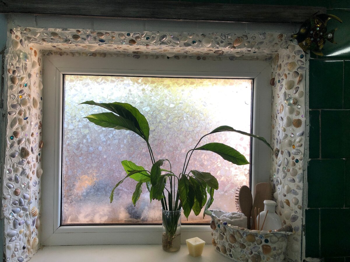 Окно в Средиземье или Как изменить облик санузла