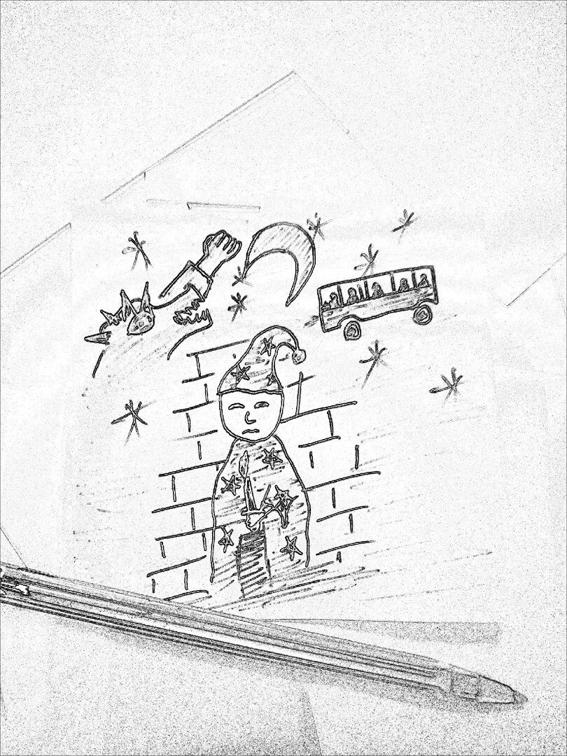 Непонятно, нож у него в руке или свеча? 