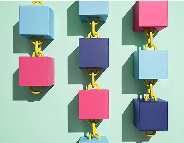 Блокчейн не может существовать на одном компьютере или сервере. он существует в распределенном виде в сообществе владельцев компьютеров, или сетевых узлов .