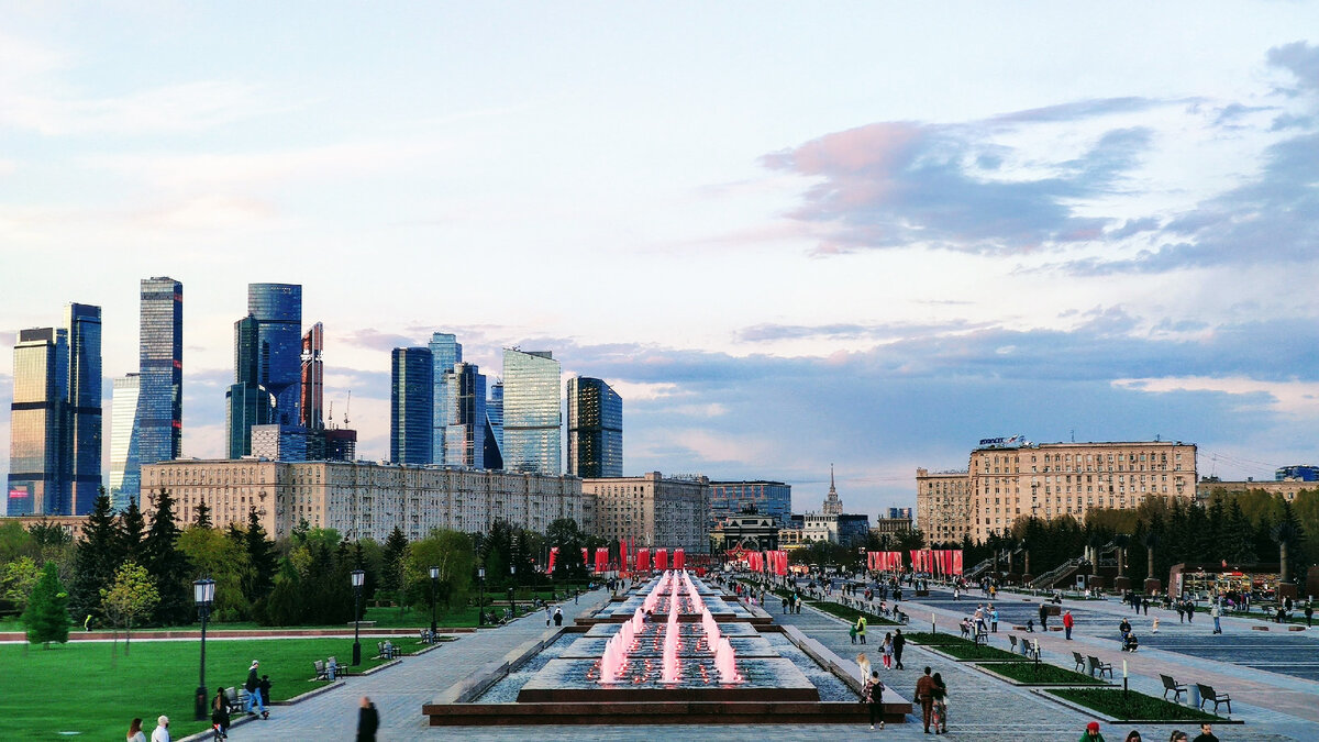 Вид с Поклонной горы на Москва-сити. Авторское фото.