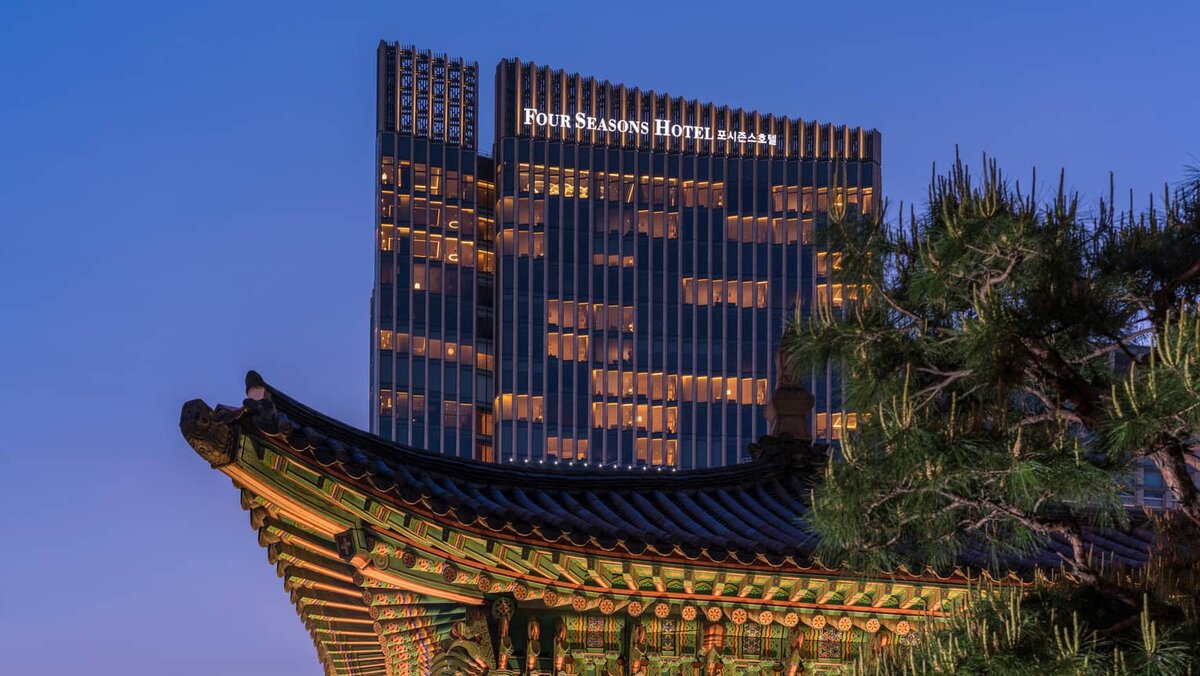 Гид в сеуле. Four Seasons Hotel Seoul. Климан Сеул. Four Seasons 5 Seoul DLX. Отель Артиум Джонга Сеул.