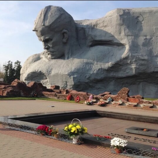Фото из личного архива. Монумент "Мужество"
