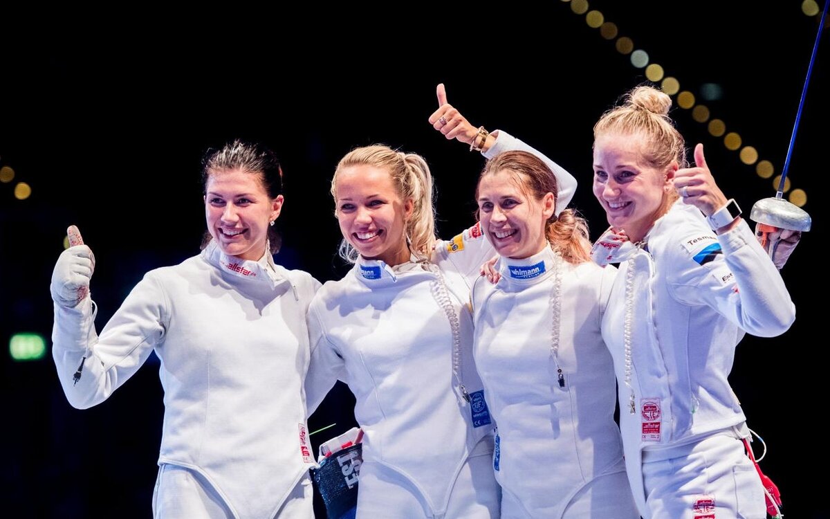 Эстонские шпажистки стали чемпионками.                            фото: картинки  яндекса. 