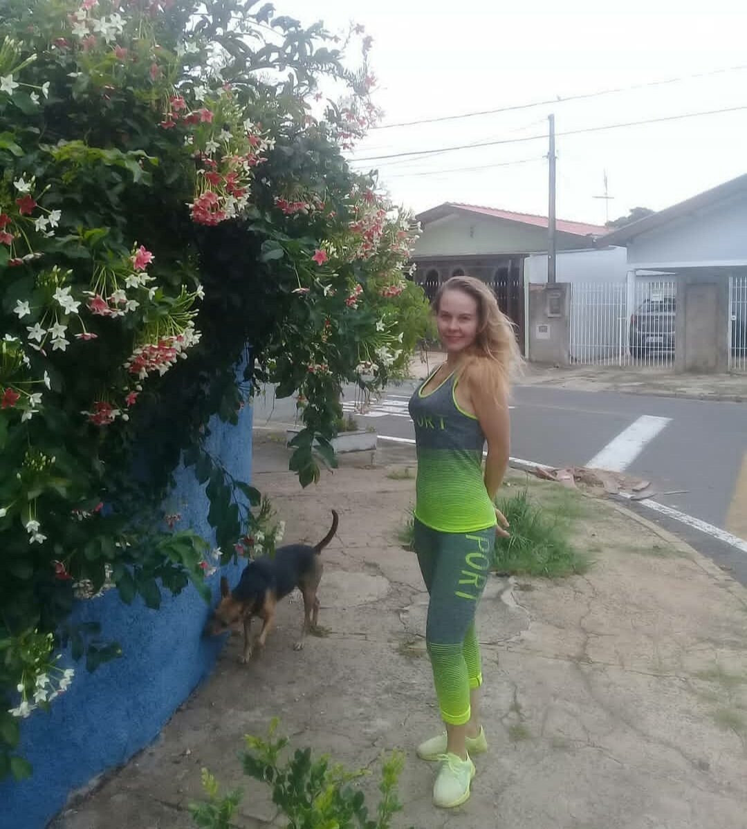 Гуляю со своей бразильской собакой. Фото автора.