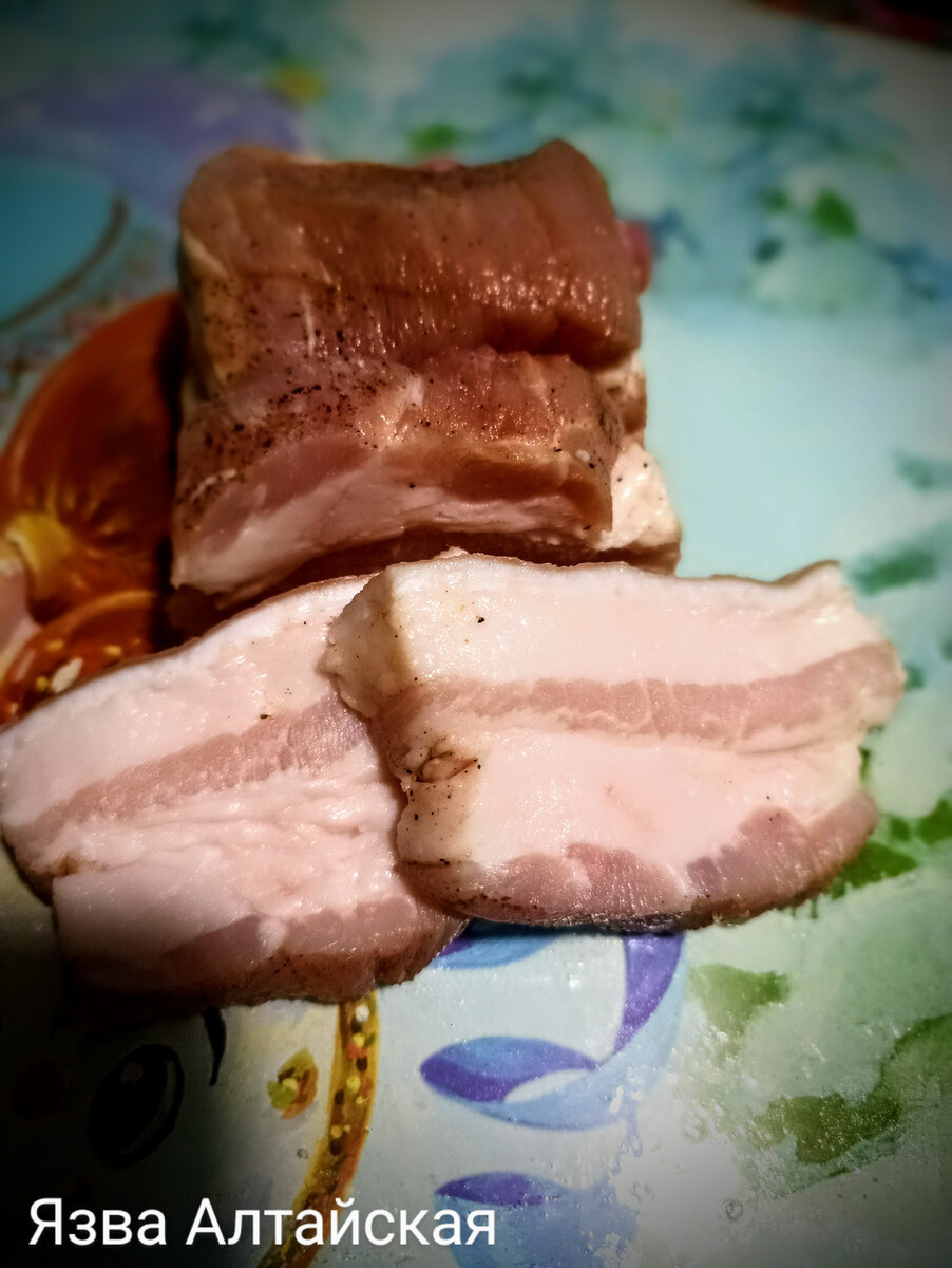 Сало в рассоле. Грудинка. Ждёт очередь на копчение. Недавно солила. 