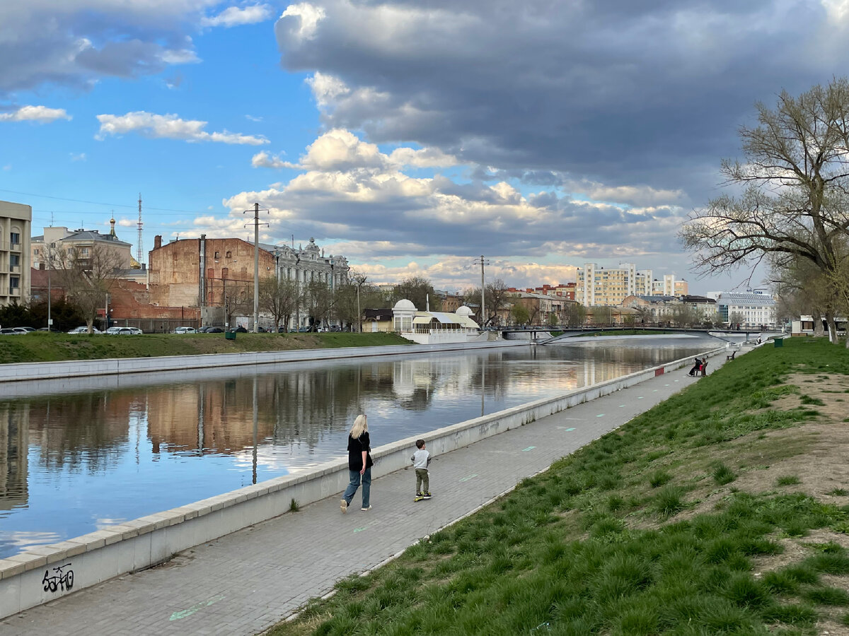 Астрахань за 2 дня | Что посмотреть: город-близнец Казани, Кремль,  петербургские каналы, набережная на Волге | Manikol. Путешествия всей  семьей | Дзен