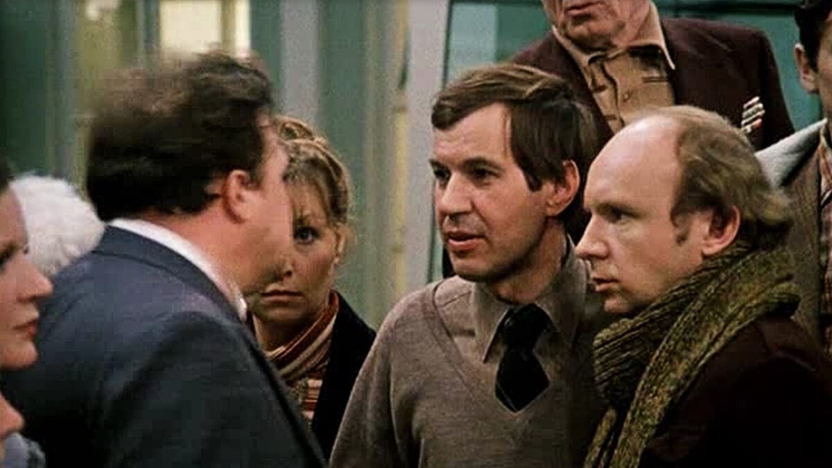 Кадр из фильма «Гараж»