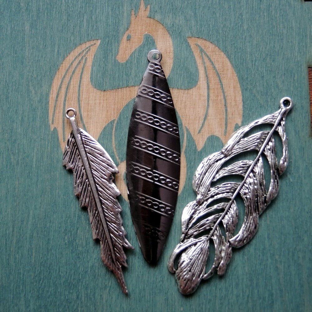 Два металлических пера и одно непонятно что :) Вот это непонятно что стало главным затыком для всех участников :-) 