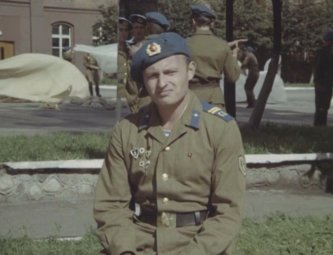 Младший сержант в повседневной форме. Кадр из фильма