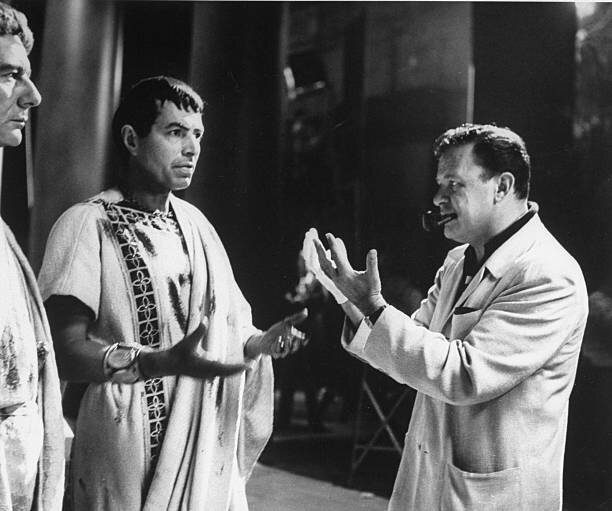 Мы цезарей душили, душили... 