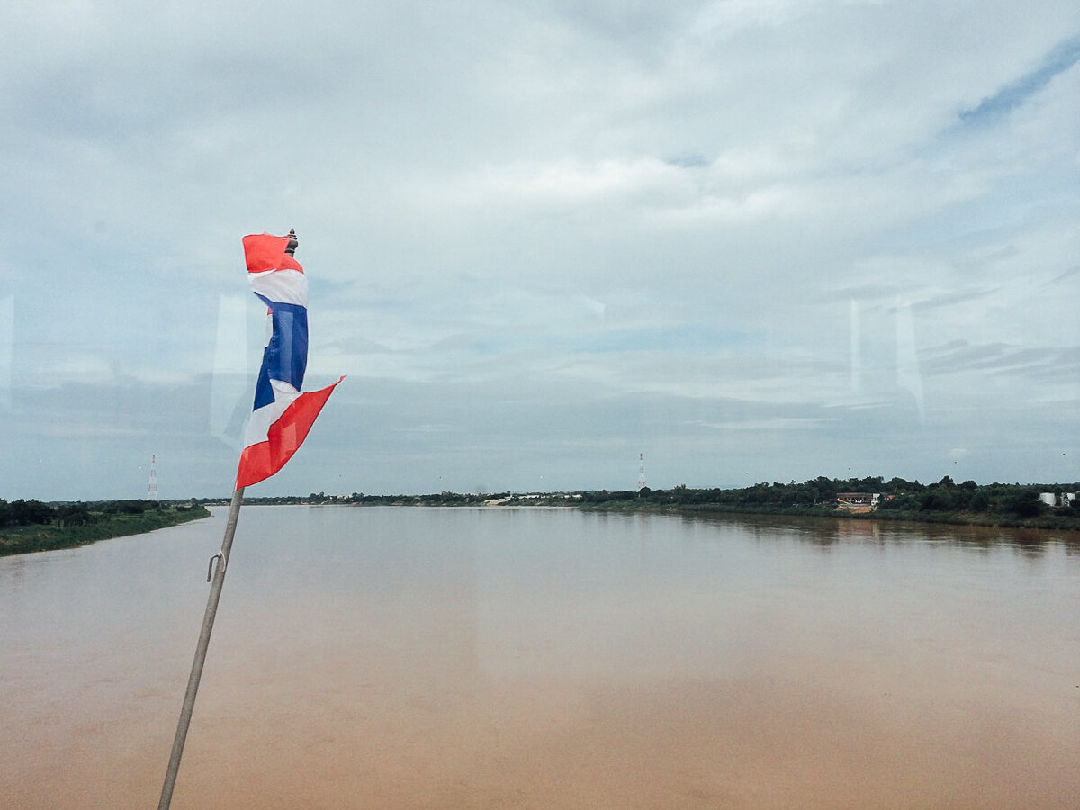 роезжаем над границей Таиланда и Лаоса