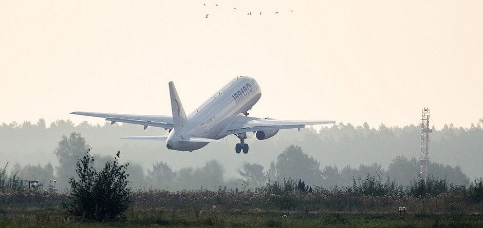 Аэропорт иркутск взлетно посадочная полоса. Куда улететь из иркутска. Билет москва владивосток. Куда улететь из иркутска. Москва коломбо авиабилеты.