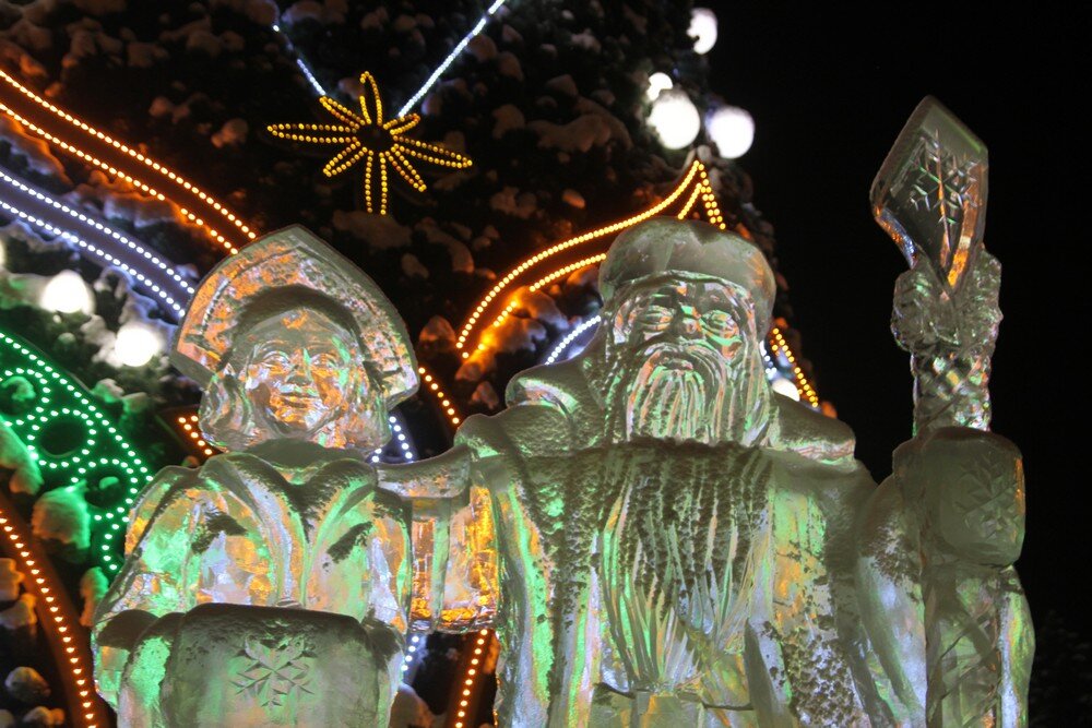 Встретить новый год иркутск. Иркутск новый год. Старинные елки города Иркутска.
