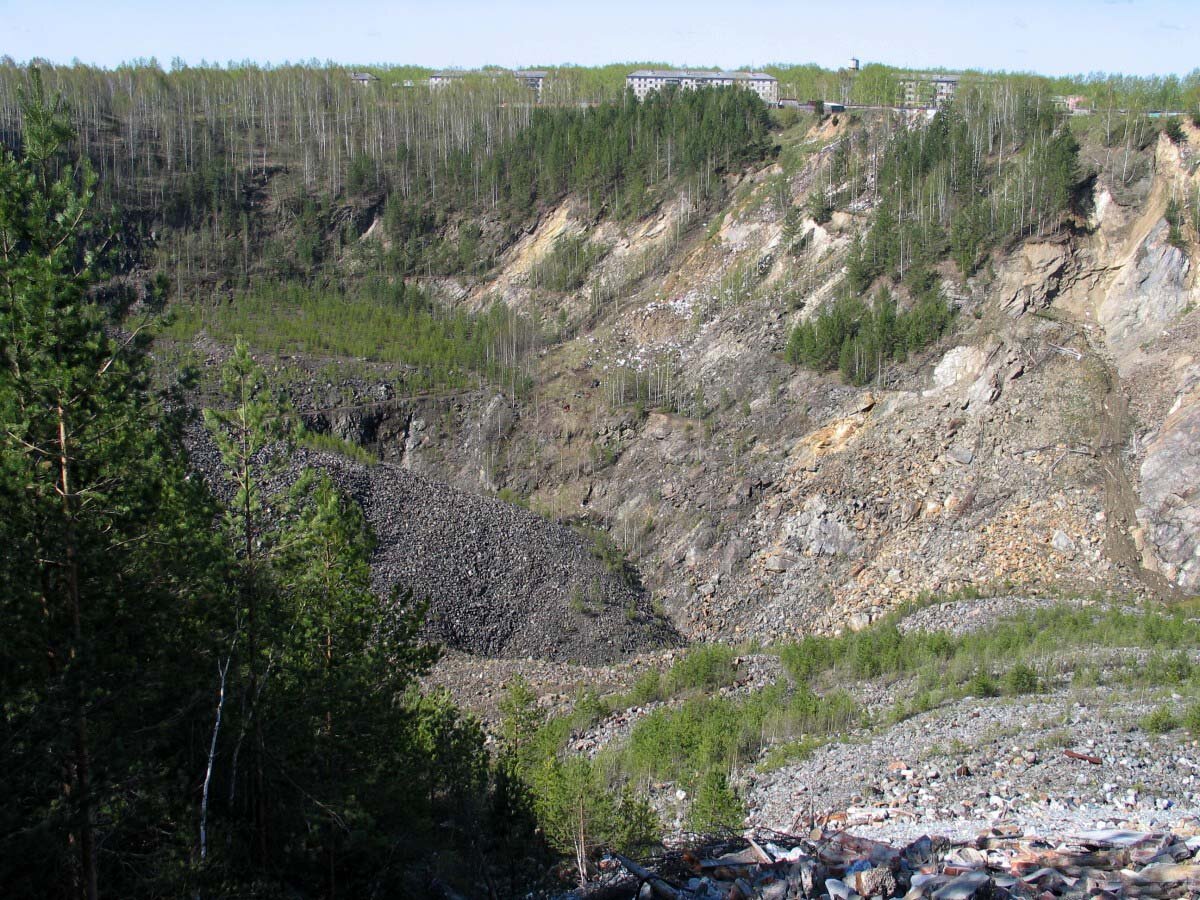 Верхний уфалей челябинская область карьер. Баженовское месторождение асбеста. Свердловская область добыча. Свердловская область добыча. Свердловская область добыча.